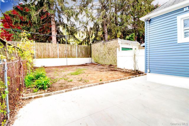 6532 80 Avenue, Glendale, NY 11385