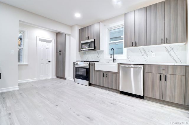 6532 80 Avenue, Glendale, NY 11385