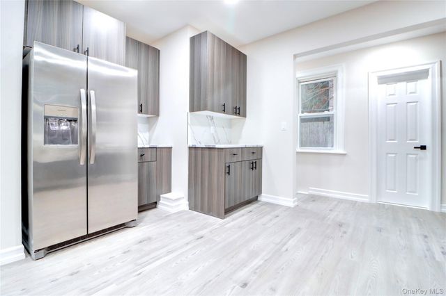 6532 80 Avenue, Glendale, NY 11385