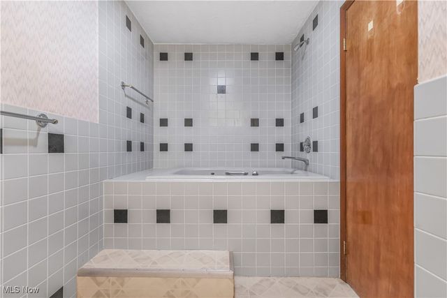 7234 Raynham Drive, Bedford Heights, OH 44146