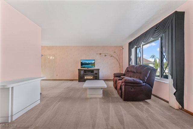 7234 Raynham Drive, Bedford Heights, OH 44146