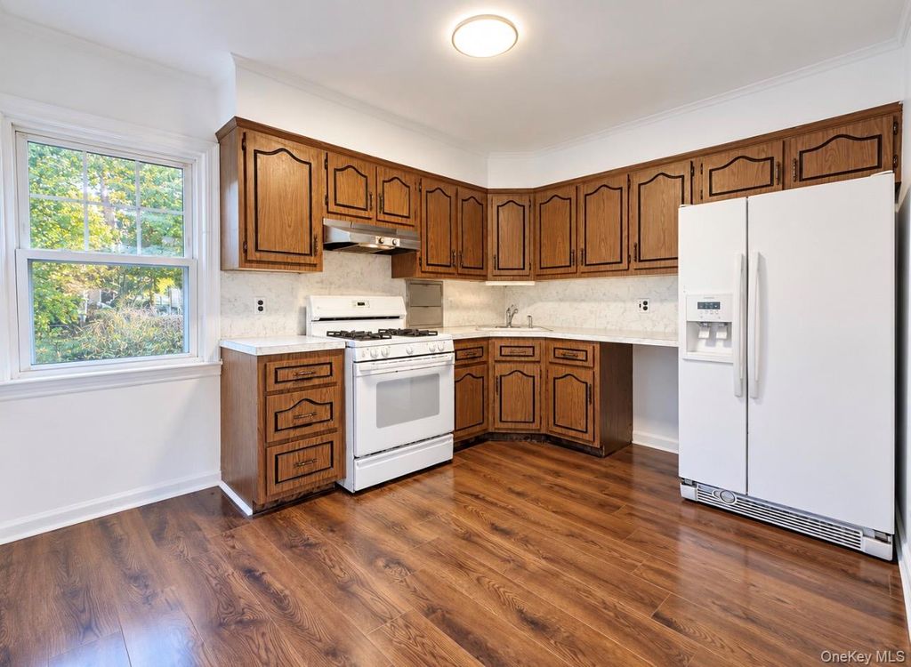 411 Howells Road, Bay Shore, NY 11706 — photo 5
