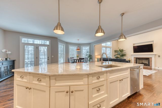 15 Squire Court, Trumbull, CT 06611