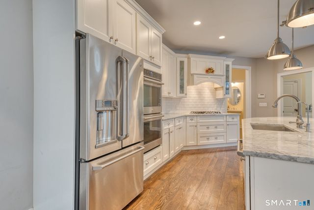 15 Squire Court, Trumbull, CT 06611