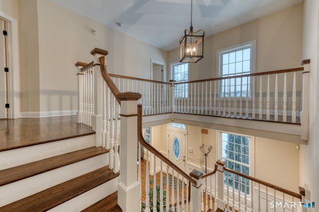 15 Squire Court, Trumbull, CT 06611