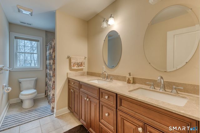 15 Squire Court, Trumbull, CT 06611