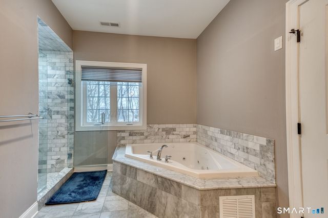 15 Squire Court, Trumbull, CT 06611