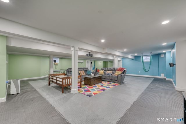 15 Squire Court, Trumbull, CT 06611