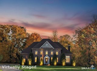 15 Squire Court, Trumbull, CT 06611