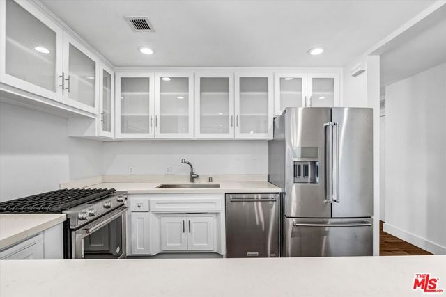 101 California Avenue 206, Santa Monica, CA 90403