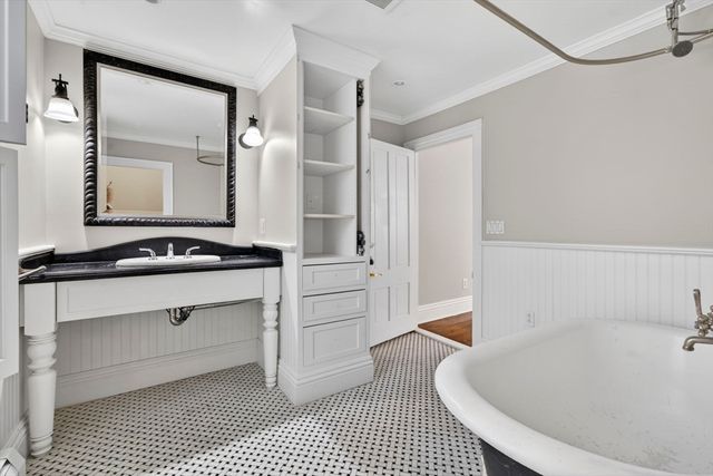 12 Crown St., Worcester, MA 01609
