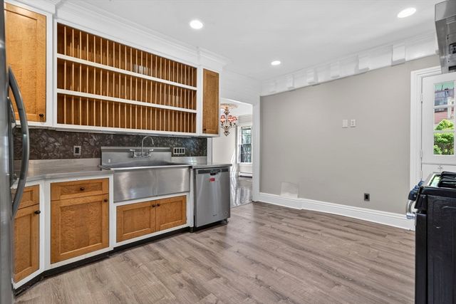 12 Crown St., Worcester, MA 01609
