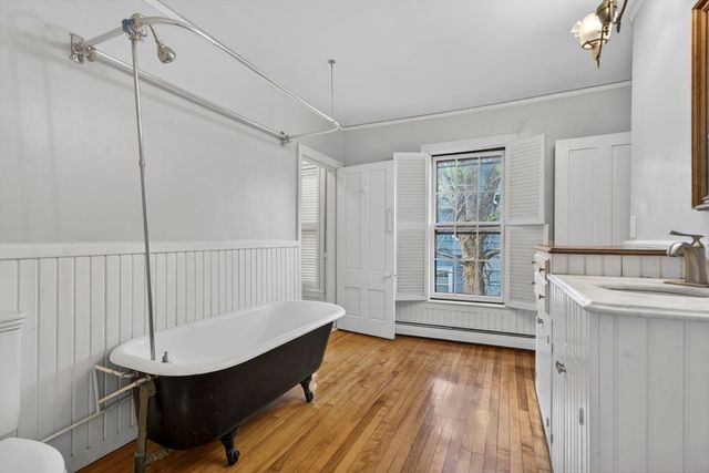 12 Crown St., Worcester, MA 01609