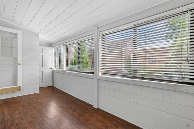 12 Crown St., Worcester, MA 01609