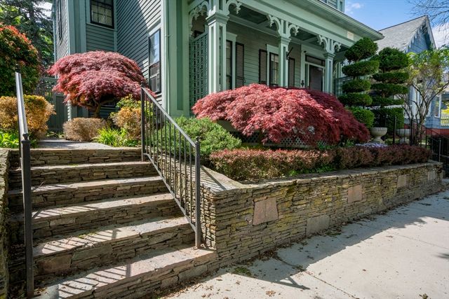 12 Crown St., Worcester, MA 01609