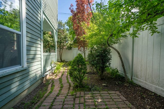 12 Crown St., Worcester, MA 01609
