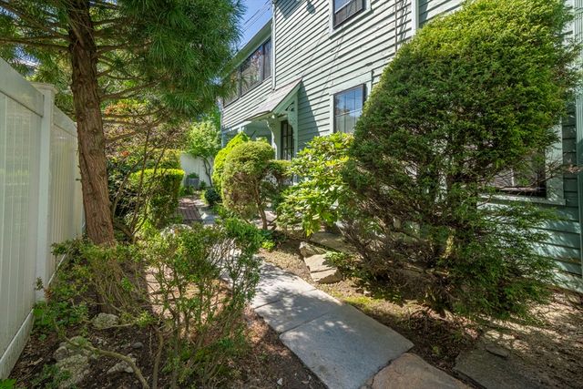 12 Crown St., Worcester, MA 01609