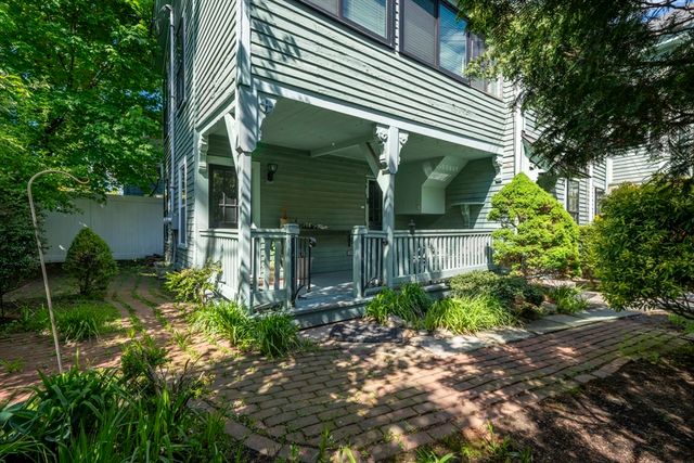 12 Crown St., Worcester, MA 01609