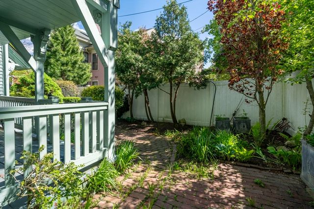 12 Crown St., Worcester, MA 01609