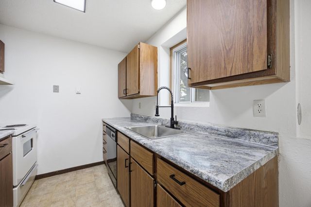 910-912 32nd Street N, Fargo, ND 58102