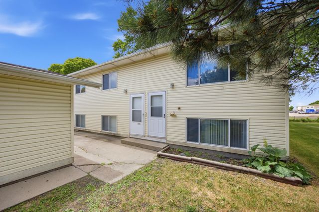 910-912 32nd Street N, Fargo, ND 58102