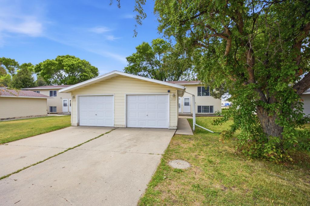 910-912 32nd Street N, Fargo, ND 58102