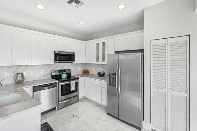 7835 Springfield Lake Drive, Lake Worth, FL 33467