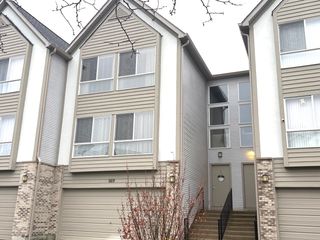 669 DIAMOND POINTE Drive 669, Mundelein, IL 60060