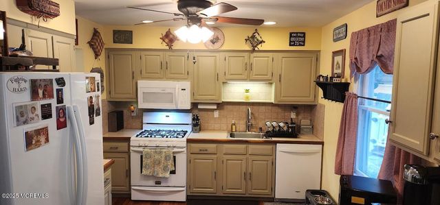 105 Menlow Court, Toms River, NJ 08755