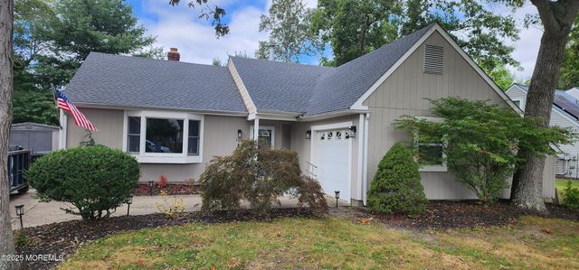 105 Menlow Court, Toms River, NJ 08755