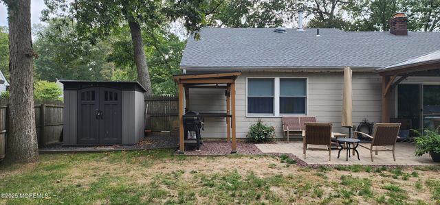 105 Menlow Court, Toms River, NJ 08755