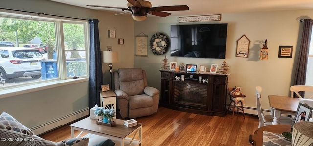 105 Menlow Court, Toms River, NJ 08755