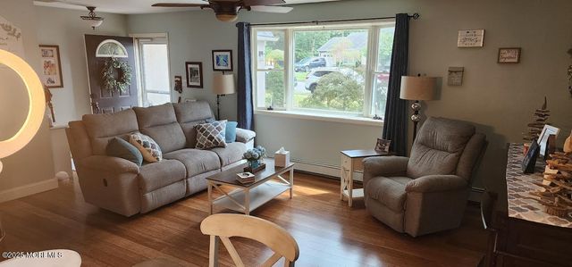 105 Menlow Court, Toms River, NJ 08755