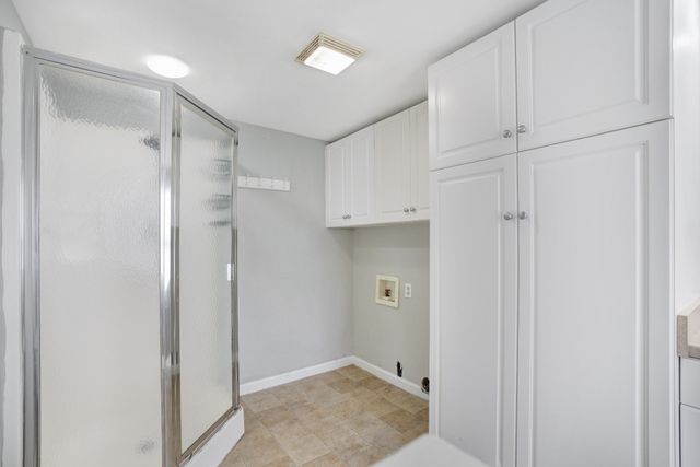 311 Edgewood St, Paris, TN 38242