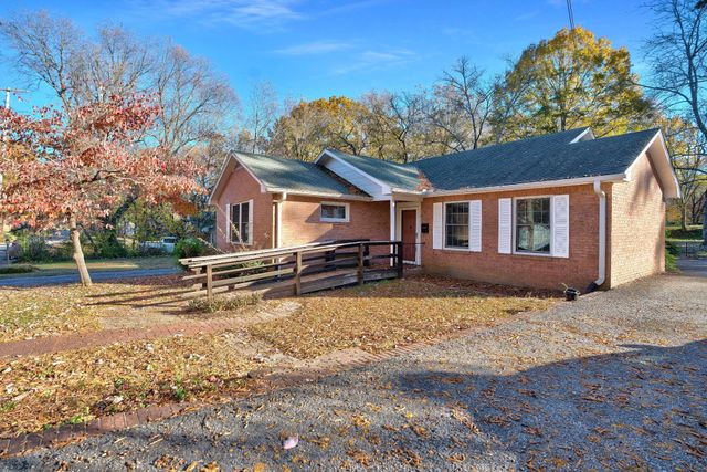 311 Edgewood St, Paris, TN 38242