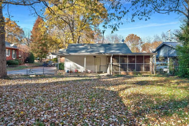 311 Edgewood St, Paris, TN 38242