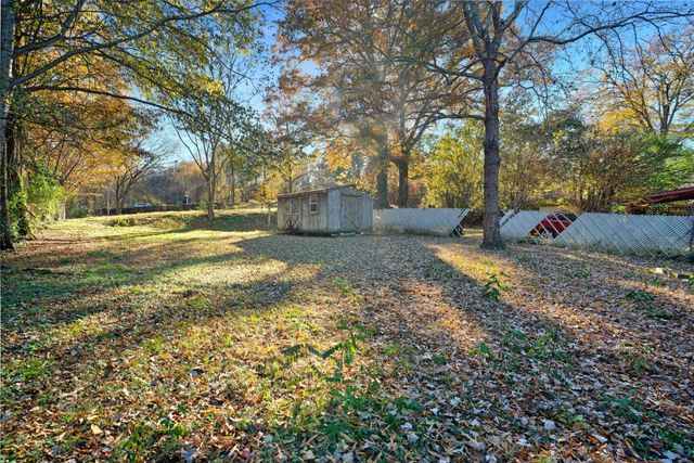 311 Edgewood St, Paris, TN 38242