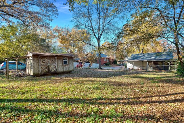 311 Edgewood St, Paris, TN 38242