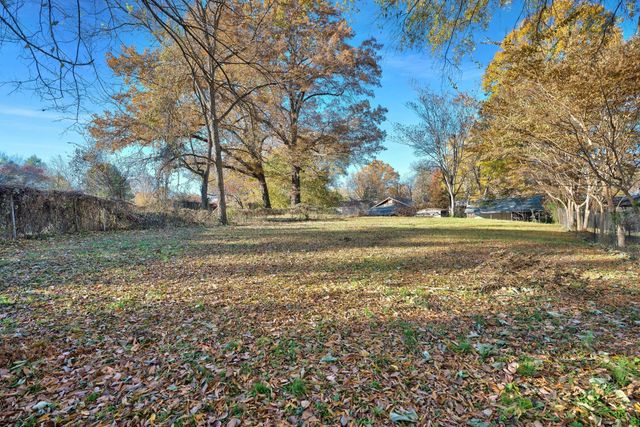 311 Edgewood St, Paris, TN 38242