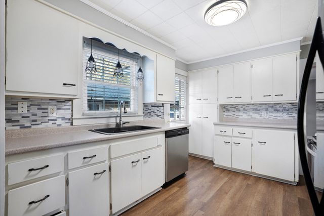 311 Edgewood St, Paris, TN 38242