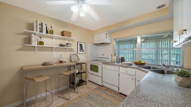 2822 SAFE HARBOR CIRCLE, Sarasota, FL 34231