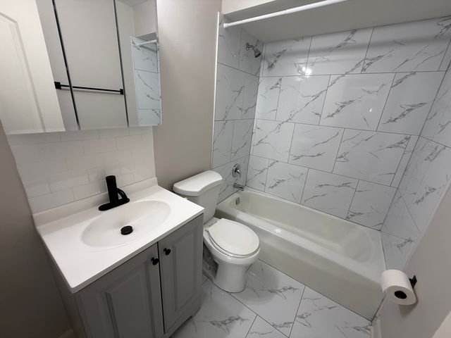 7300 W North Avenue 2J, Elmwood Park, IL 60707