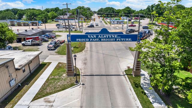 675 Wayne Avenue, Van Alstyne, TX 75495