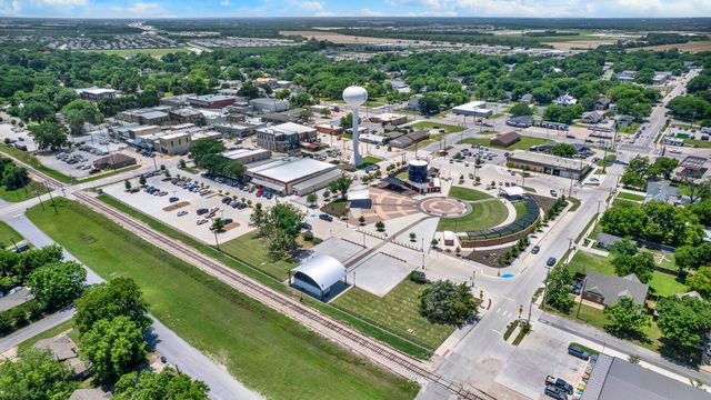 675 Wayne Avenue, Van Alstyne, TX 75495