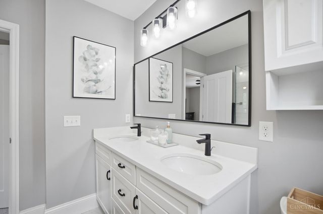 3783 Aylesboro Avenue, Cincinnati, OH 45208