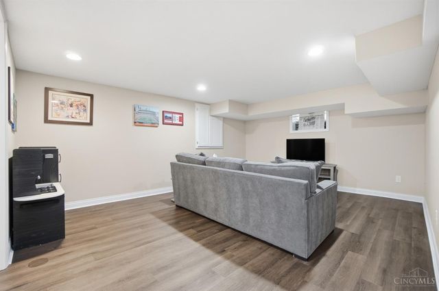 3783 Aylesboro Avenue, Cincinnati, OH 45208