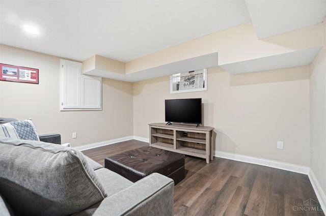 3783 Aylesboro Avenue, Cincinnati, OH 45208