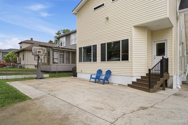 3783 Aylesboro Avenue, Cincinnati, OH 45208