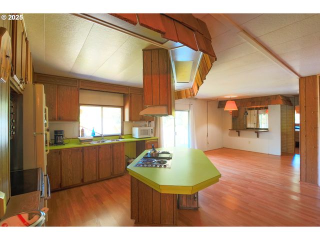 17079 MOUNTAIN Dr, Brookings, OR 97415