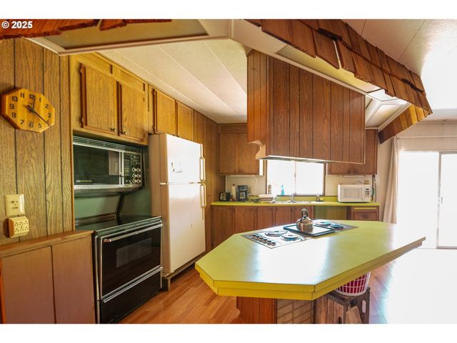 17079 MOUNTAIN Dr, Brookings, OR 97415